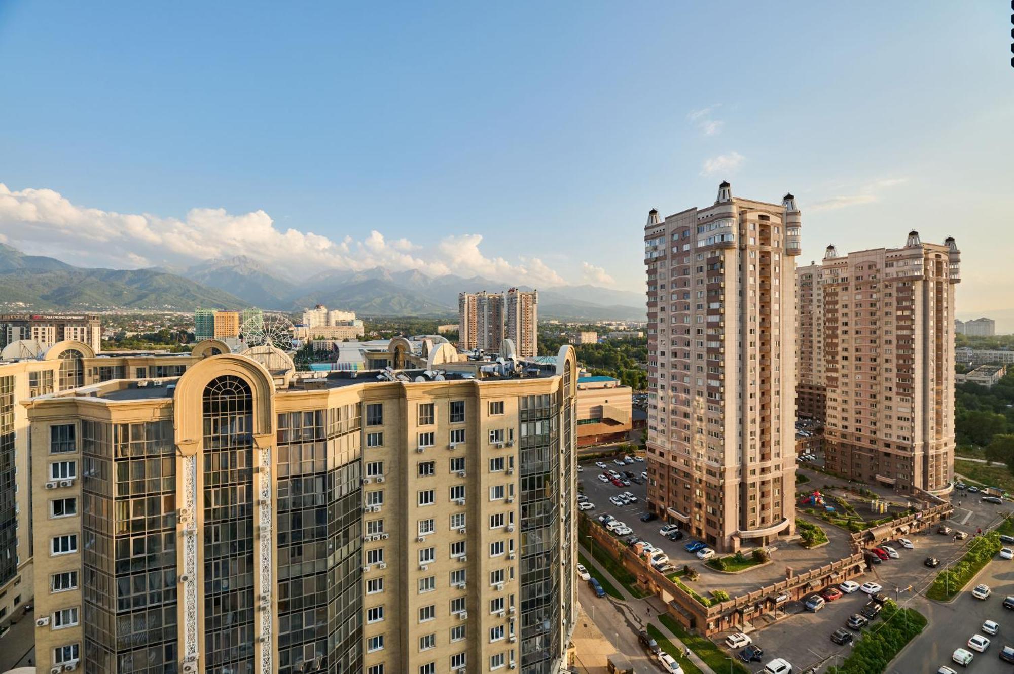 Five Business-Class Rooms In R-House Near Mega Center Almaty Exterior foto